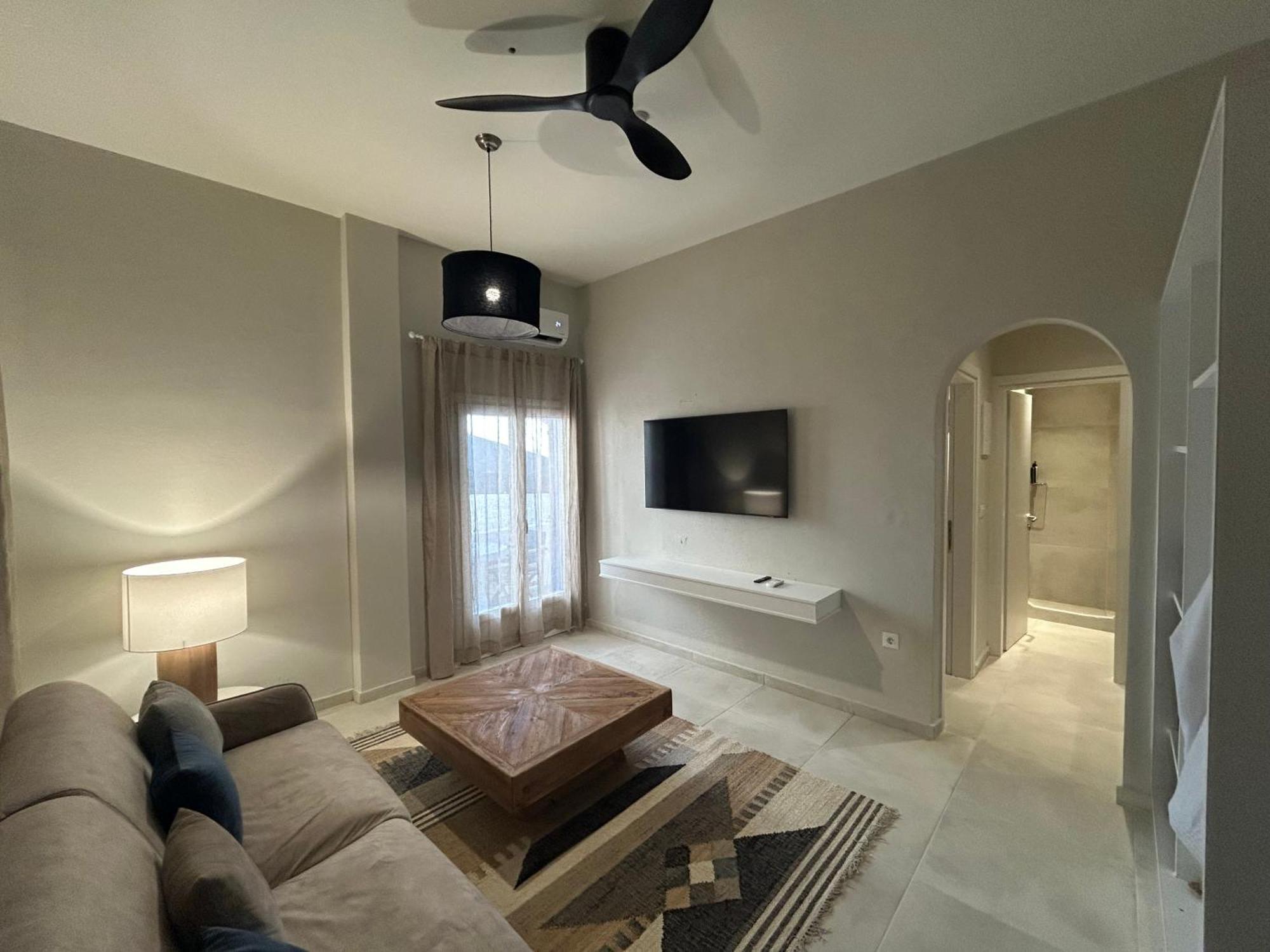 The Noverian Bios Santorini Boutique Hotel Тира Номер фото