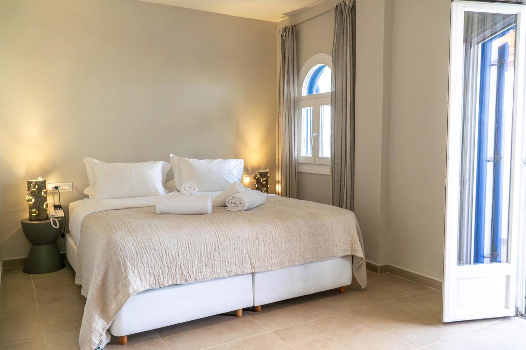 The Noverian Bios Santorini Boutique Hotel Тира Номер фото
