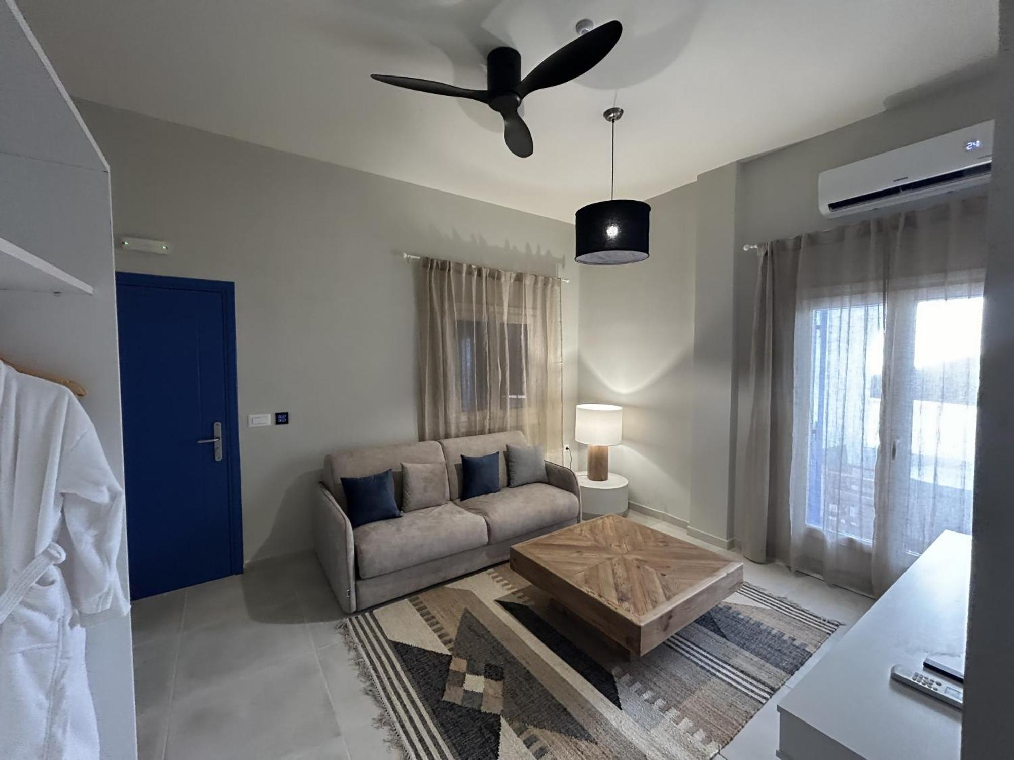 The Noverian Bios Santorini Boutique Hotel Тира Номер фото