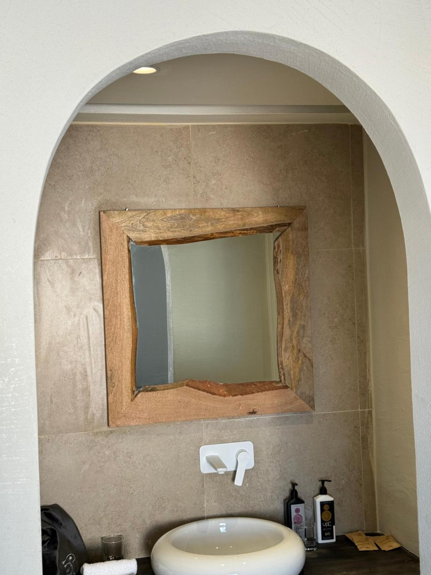 The Noverian Bios Santorini Boutique Hotel Тира Номер фото
