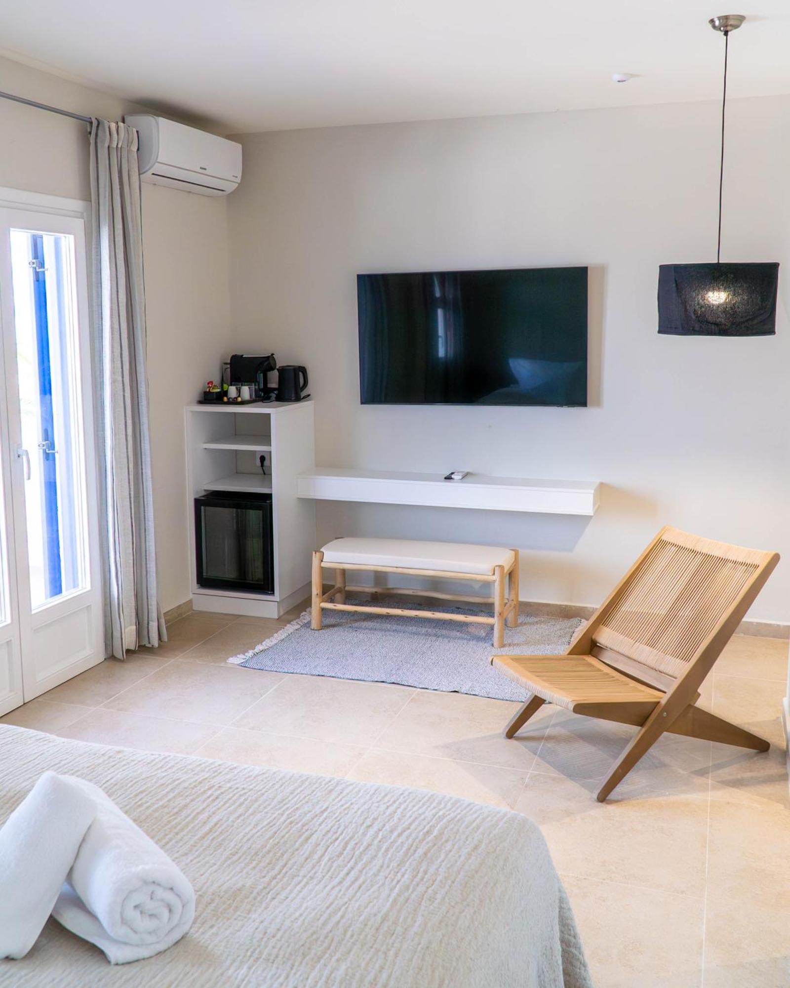 The Noverian Bios Santorini Boutique Hotel Тира Номер фото